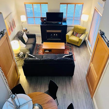 Tyndalstone Lodge 3 Bedroom In The Heart Of Village North Уистлер Экстерьер фото