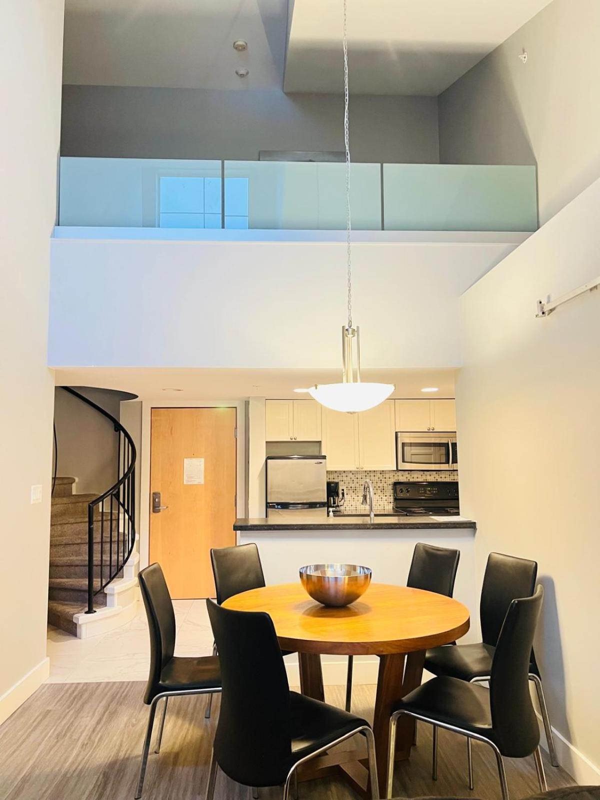 Tyndalstone Lodge 3 Bedroom In The Heart Of Village North Уистлер Экстерьер фото