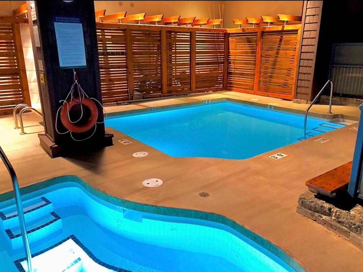 Tyndalstone Lodge 3 Bedroom In The Heart Of Village North Уистлер Экстерьер фото