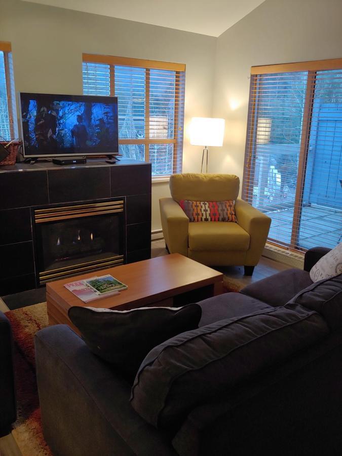 Tyndalstone Lodge 3 Bedroom In The Heart Of Village North Уистлер Экстерьер фото