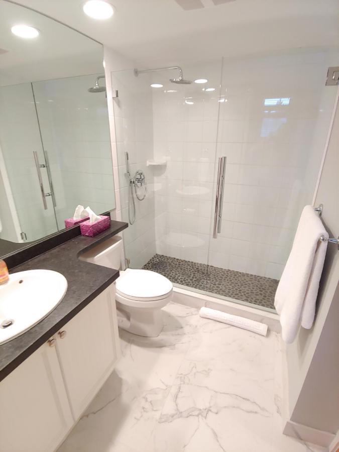 Tyndalstone Lodge 3 Bedroom In The Heart Of Village North Уистлер Экстерьер фото