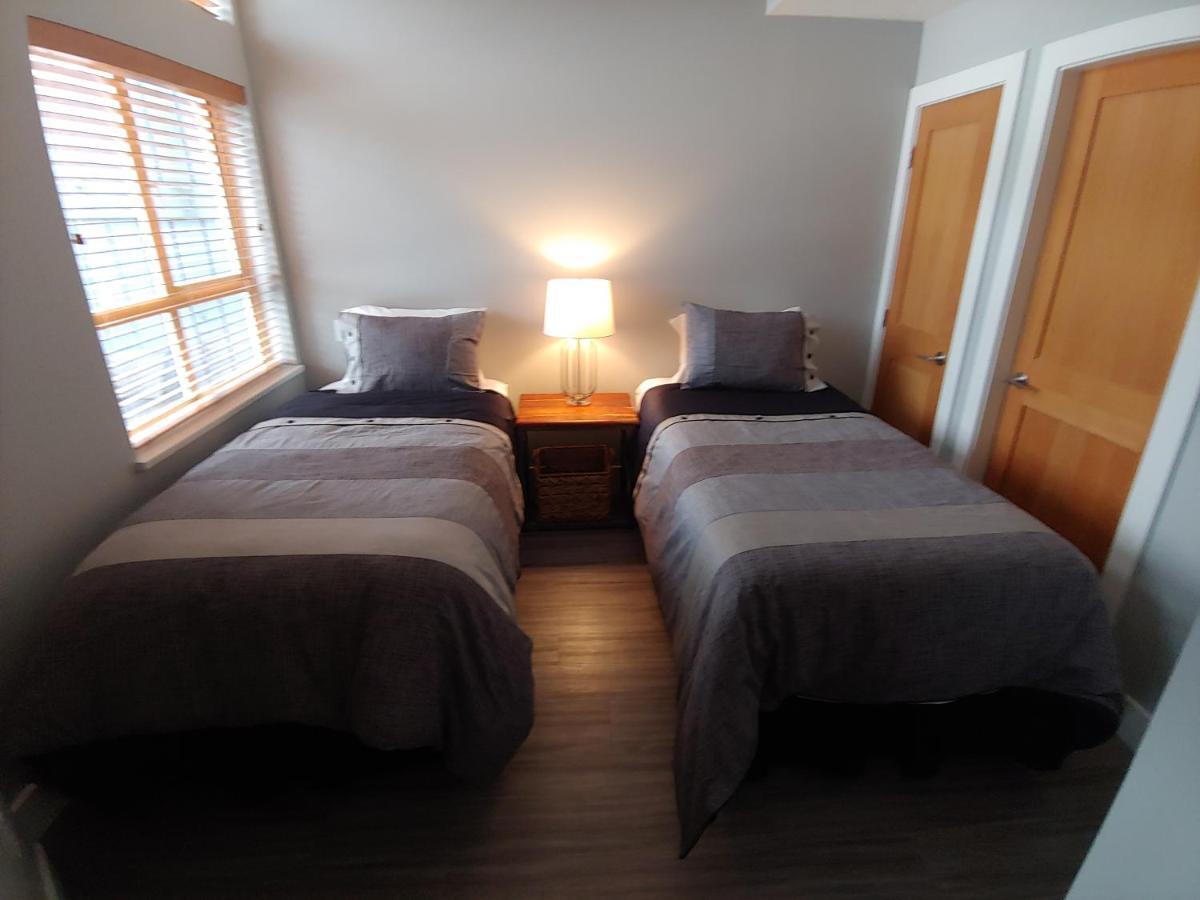 Tyndalstone Lodge 3 Bedroom In The Heart Of Village North Уистлер Экстерьер фото